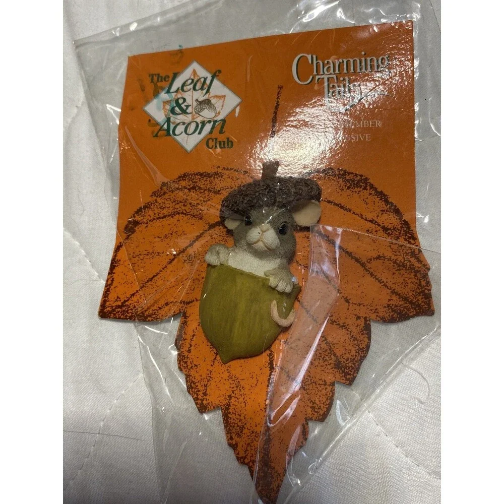 Charming Tails ‘Mouse Coming Out Of Acorn’ Lapel Pin Leaf & Acorn Club Exclusive